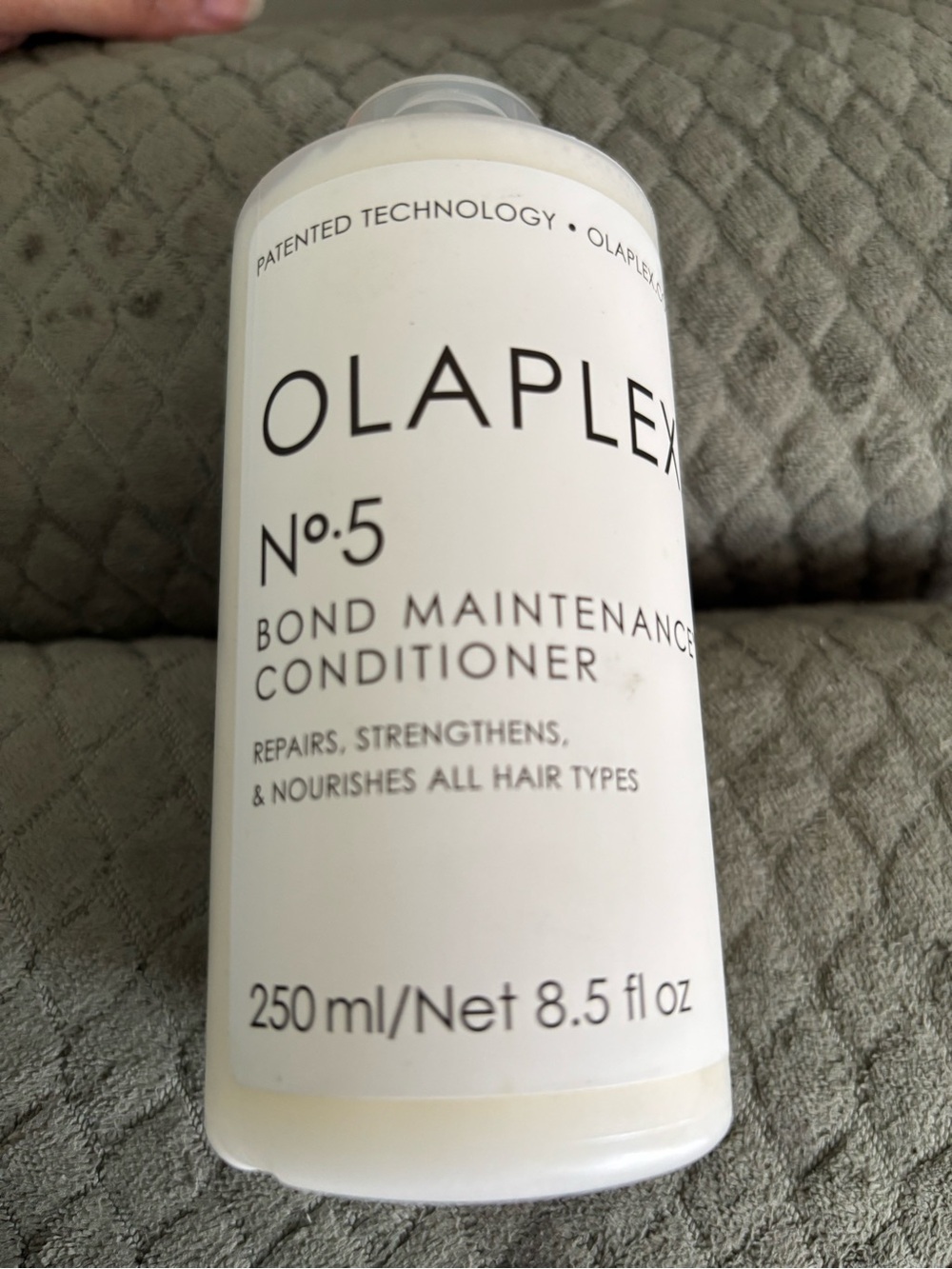 OLAPLEX No.5 Bond Maintenance Conditioner — White